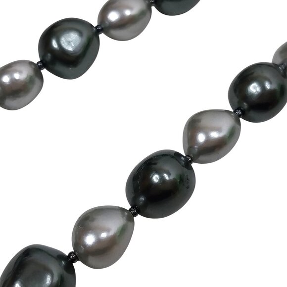 Trifari Faux Baroque Pearl Necklace Silver Clasp Tahitian Grey & White - Picture 3 of 6